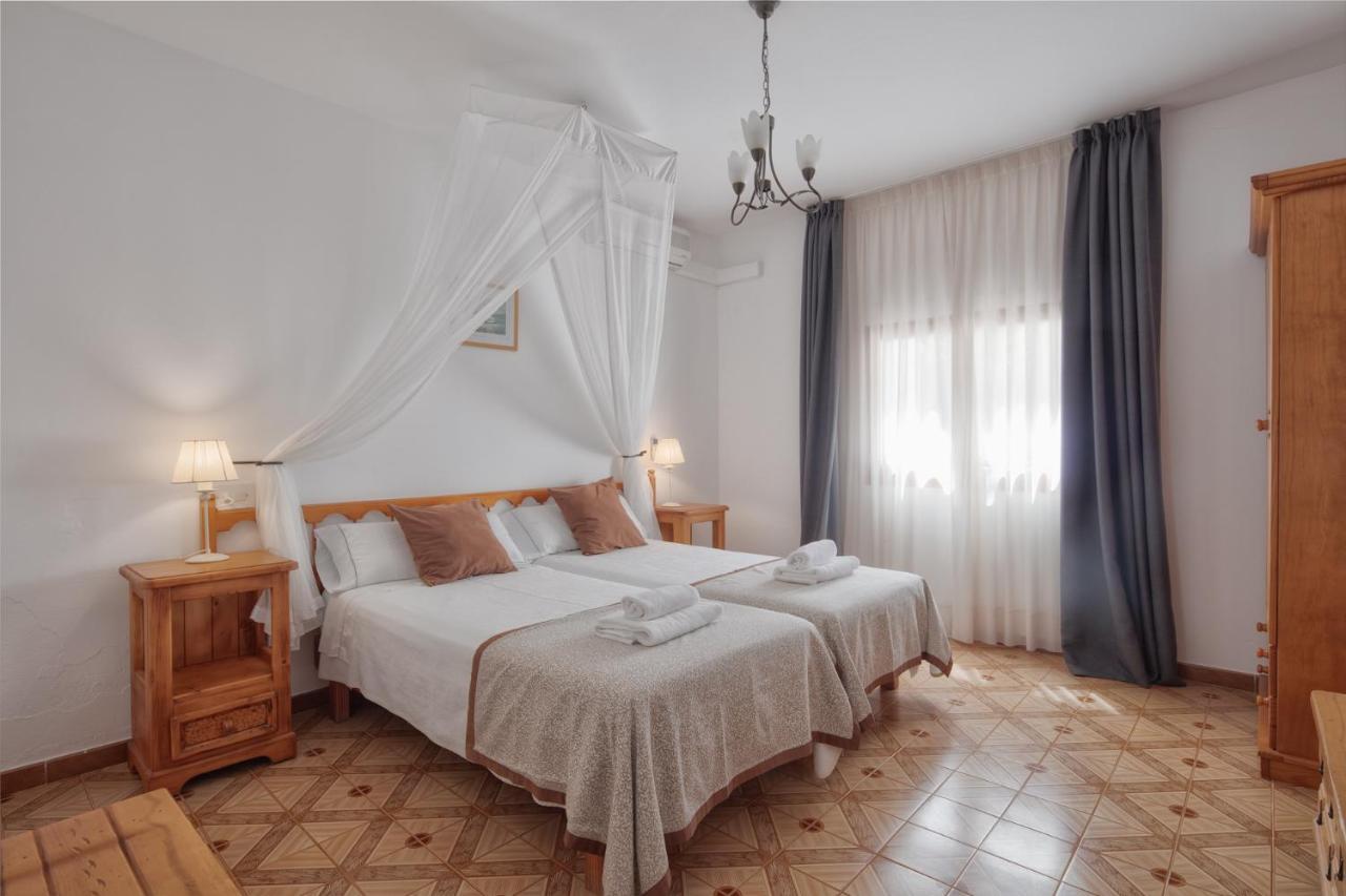 Alojamientos Turisticos Cardona - Apartamento 1 Hab. Standart Es Pujols Exterior foto